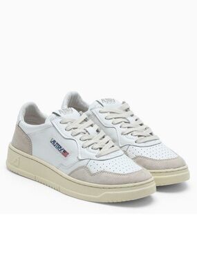 AUTRY MEDALIST LOW SNEAKERS IN WHITE AND SILVER LEATHER size 40 US size 9.5